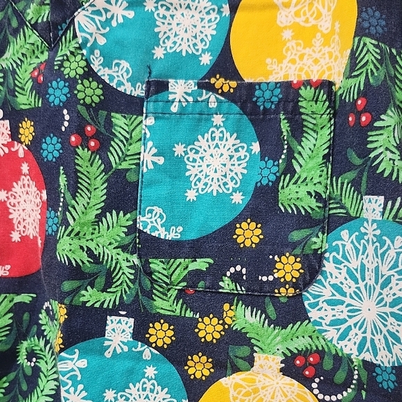 Vtg Butter-Soft Originals Floral And Chrismas Scrub Top - Picture 4 of 9